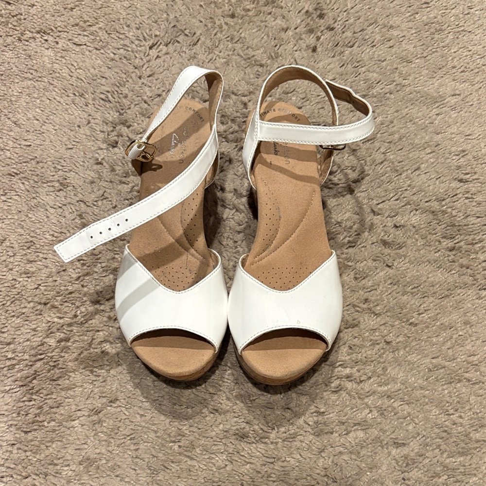 Clarks Elegant White and Tan Sandals